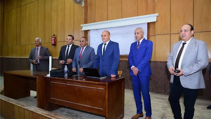 رئيس جامعة سوهاج يتابع سير العملية التعليمية في اليوم الثاني بالفصل الدراسي الثاني