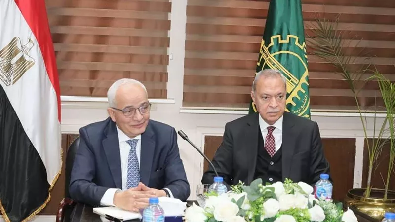 وزير التعليم ومحافظ القليوبية يعقدان اجتماعًا مع مديرى الإدارات