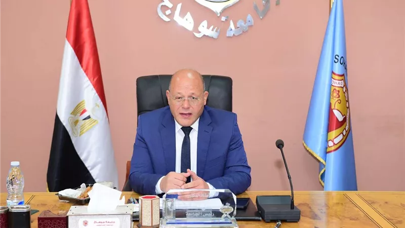 رئيس جامعة سوهاج يترأس لجنة اختيار المرشحين لمنصب مدير عام العلاقات العامة وأمين حاسبات ومعلومات والتربية النوعية