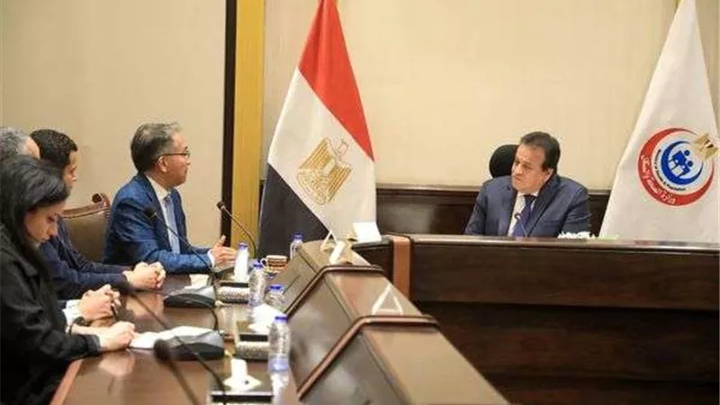 وزير الصحة يستقبل مؤسس الجمعية العالمية لزراعة كبد الأطفال
