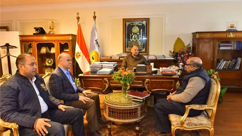 تكثيف الجهود والتنسيق بين مديرية الصحة وهيئة التأمين الصحي بأسيوط لتقديم خدمات أفضل للمواطنين