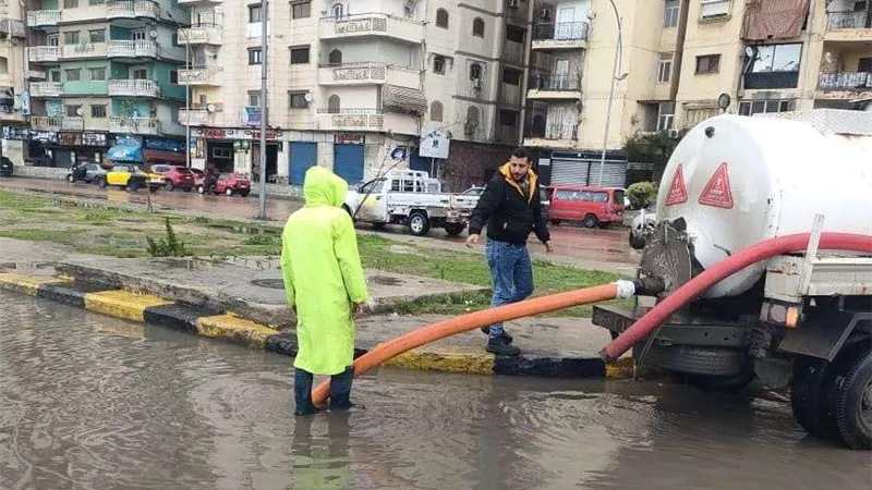 محافظ الإسكندرية يشدد بتكثيف التواجد بالشوارع لمواجهة الأمطار