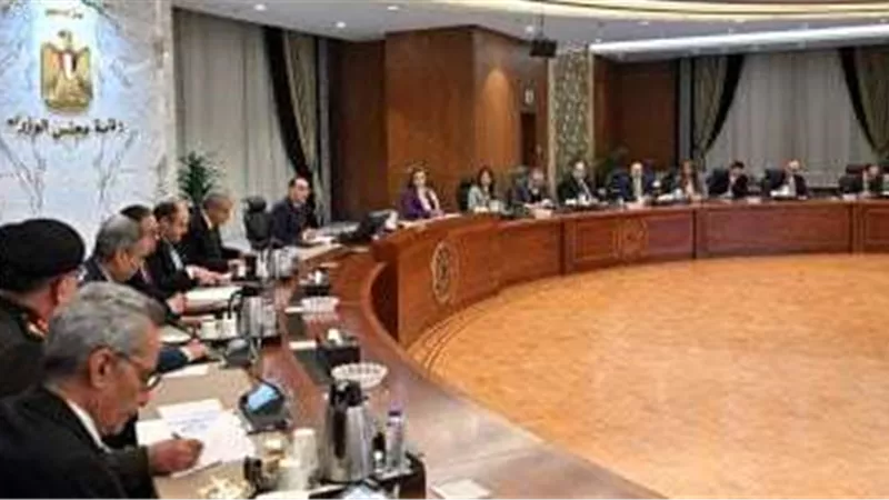 رئيس الوزراء يتابع جهود توافر السلع واستعداد معارض 