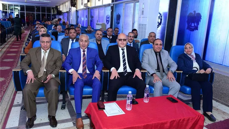 رئيس جامعة سوهاج يشهد فعاليات مناقشة رسالة ماجستير عن الحركات الصوتية في سورة الأنعام