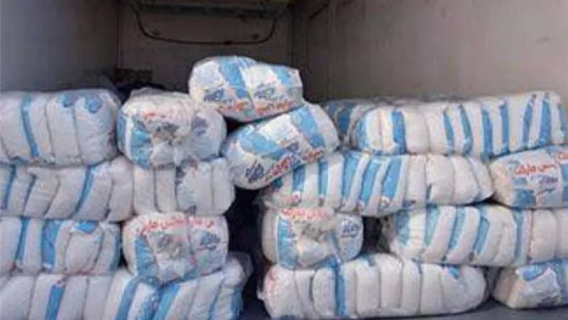 صقور الداخلية تضبط 73 طن سكر وأرز احتكرها التجار
