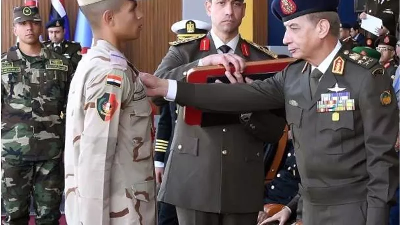 وزير الدفاع يشهد حفل انتهاء فترة الإعداد العسكري لطلبة الكليات العسكرية