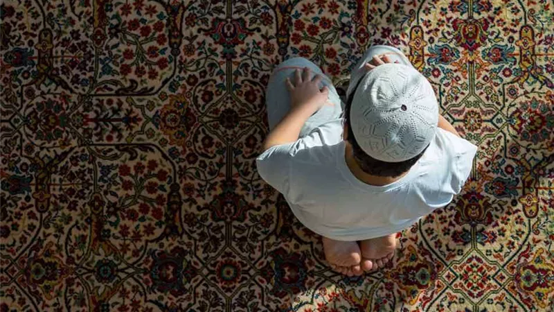 الإفتاء توضح حكم الصيام والصدقة شكرًا لله تعالى