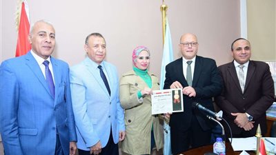 «النعماني» يكرم سفراء جامعة سوهاج للتنمية المستدامة