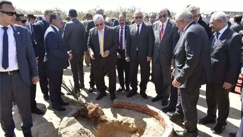 رئيس جامعة سوهاج يشكر وزير التعليم العالي لتخصيص 1000 فدان لأغراض البحث العلمي