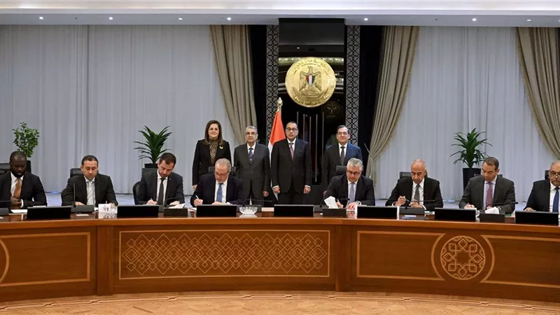 الحكومة توقع 7 اتفاقيات مع مطورين عالميين لمشروعات هيدروجين أخضر وطاقة متجددة