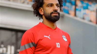 حسام حسن يسعى لحسم مصير محمد صلاح من قائمة اللاعبين المحترفين المستدعية لمعسكر مارس المقبل