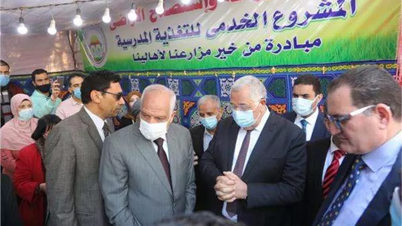 وزير الزراعة ومحافظ الجيزة يفتتحان معرض خير مزارعنا لأهالينا