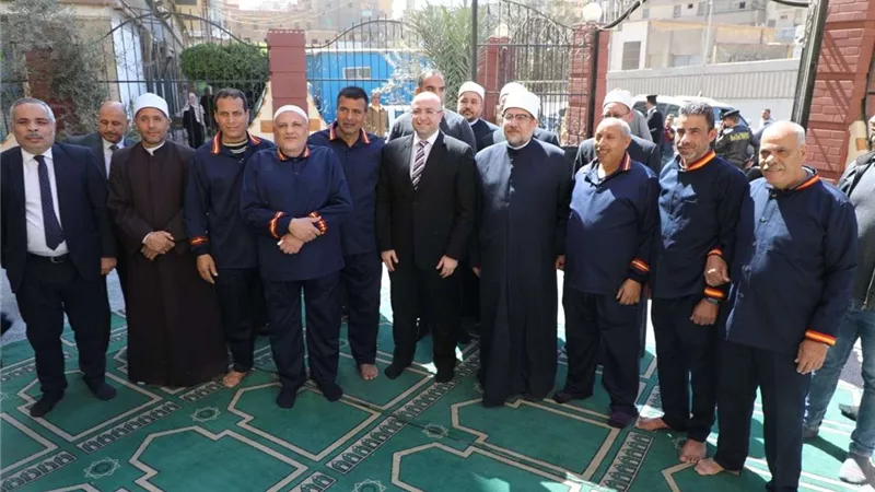 وزير الأوقاف يلقي خطبة الجمعة من مسجد عمر بن عبد العزيز في بني سويف   (صور)