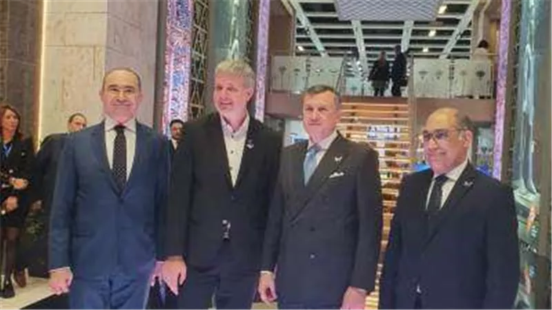 وزير السياحة والآثار يعقد مؤتمراً صحفياً ببورصة برلين السياحية