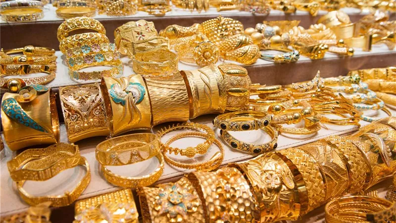 عيار 21 يسجل رقمًا جديدًا عقب ارتفاع الدولار وزيادة أسعار الفائدة