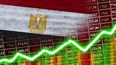 بعد أسبوع من تحرير الصرف وزيادة الفائدة.. خبراء اقتصاد: قرارًا تاريخيًا ضد السوق السوداء