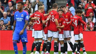صدمة لعشاق الشياطين الحمر... 21 لاعبًا خارج مانشستر يونايتد في الصيف المقبل