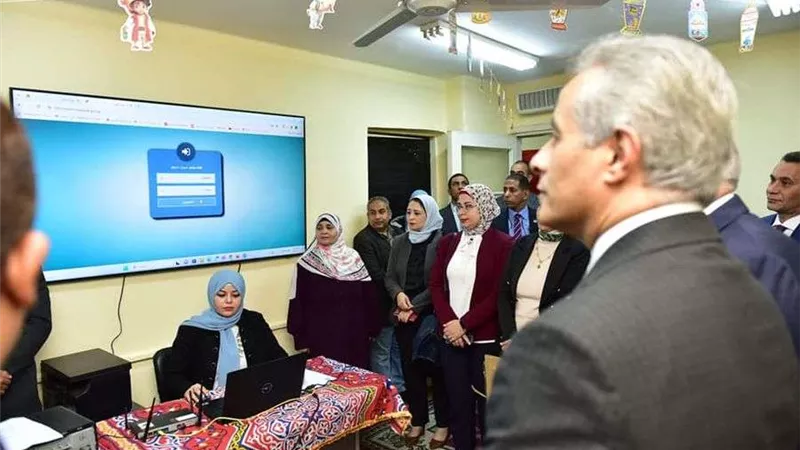 وزير العمل ومحافظ الجيزة يطلقان البث التجريبي للمنصة الإلكترونية للعمالة غير المنتظمة