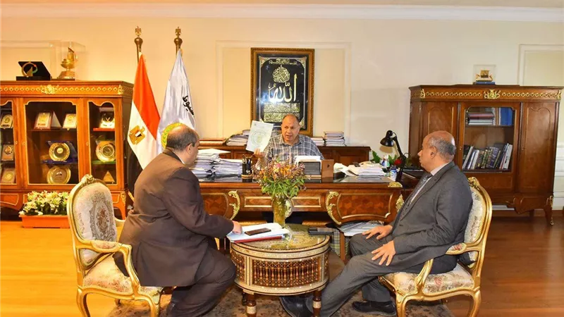 محافظ أسيوط: ضرورة إجراء صيانة دورية للعبارات النهرية لتعظيم الموارد الذاتية للمشروع