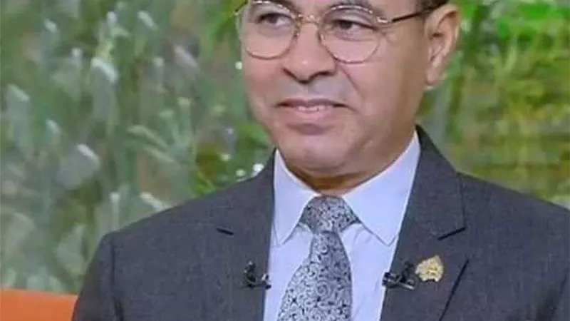 رئيس جامعة سوهاج يهنئ الدكتور محمود عبد العاطي لاختياره بأكاديمية البحث العلمي