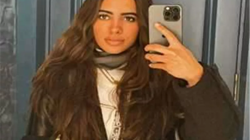 وصول جثمان حبيبة الشماع لمسجد الشرطة لأداء صلاة الجنازة عليها