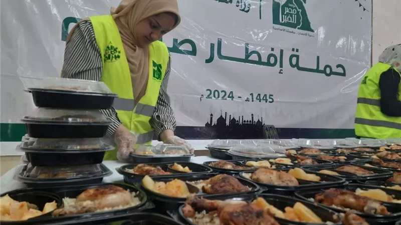 محافظ أسيوط يشيد بجهود مؤسسة مصر الخير لتوفير وتجهيز 66 ألف وجبة إفطار وسحور خلال شهر رمضان