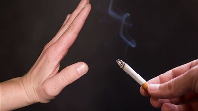 سعاد صالح تفجر مفاجأة بشأن تحريم التدخين