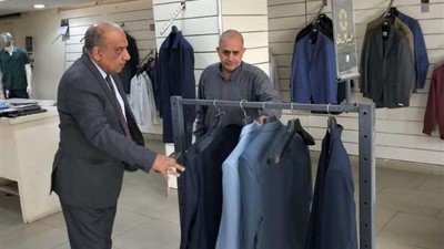 وزير قطاع الأعمال يجري زيارة مفاجئة لأحد فروع «عمر أفندي» بميدان الحجاز