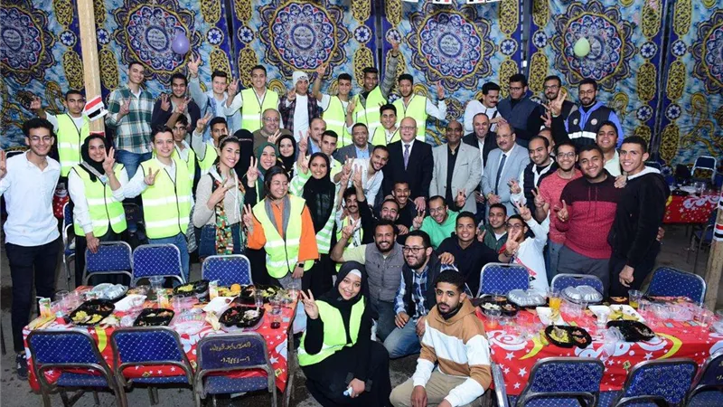 النعماني يشارك رفقاء الخير بإفطار رمضان عقب توزيع 1000وجبه على مرضي مستشفيات جامعة سوهاج