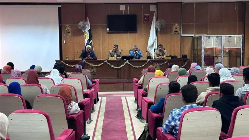 تنفيذاً لمبادرة اعرف آثار بلدك.. جامعة سوهاج تنظم سلسلة من الندوات لتنمية الوعي الأثري لدى الطلاب