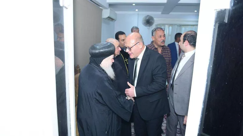 رئيس جامعة سوهاج يشارك رجال الأزهر والكنيسة بحفل إفطار جماعي