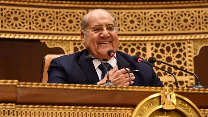 رئيس مجلس الشيوخ يهنئ الرئيس السيسي بذكرى العاشر من رمضان