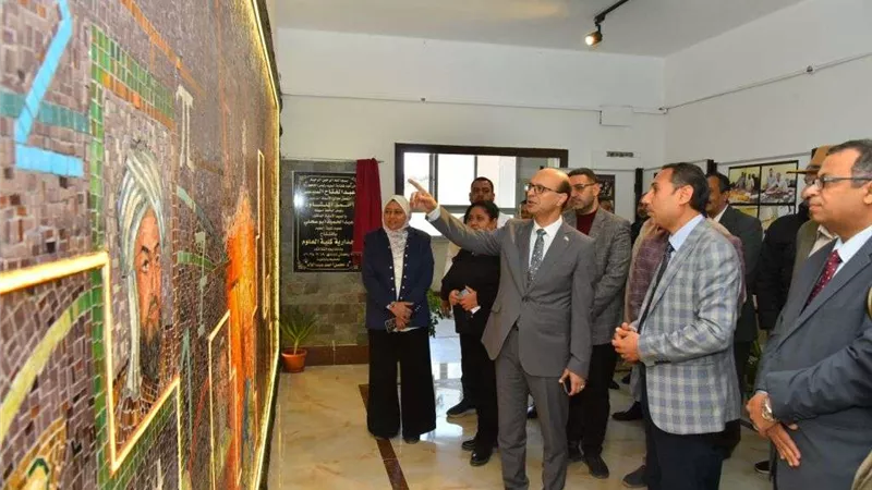 رئيس جامعة أسيوط يفتتح جدارية كلية العلوم بعنوان «علوم المستقبل»
