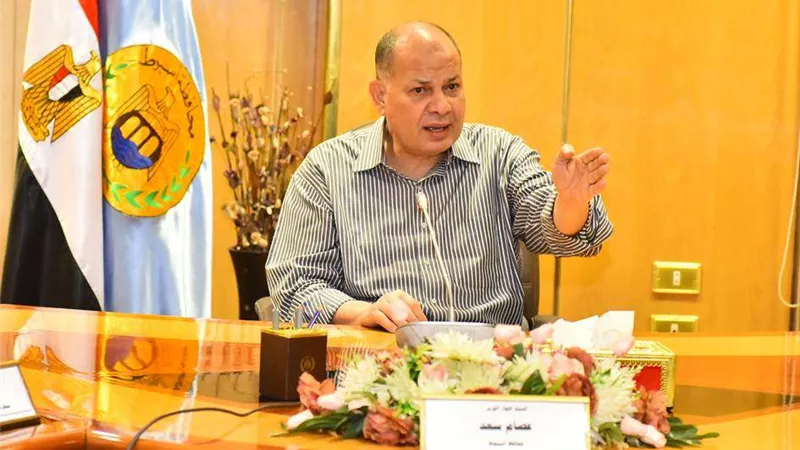 محافظ أسيوط: تقديم أوجه الدعم لنهو أعمال مشروعات المحاور والطرق