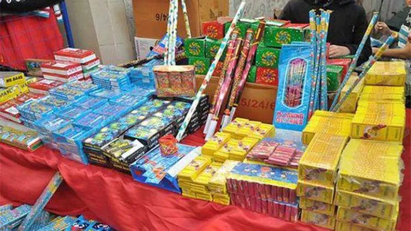 ضبط ربة منزل بتهمة الإتجار في الألعاب النارية بالمنيا