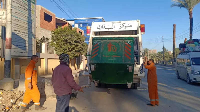 محافظ أسيوط: رفع 520 طن قمامة خلال حملات نظافة وتسوية وتمهيد طرق