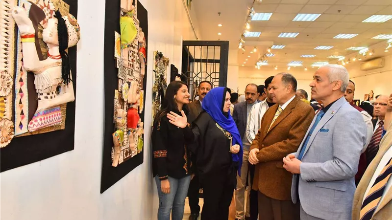 محافظ أسيوط يفتتح معرض الفنون التشكيلية 