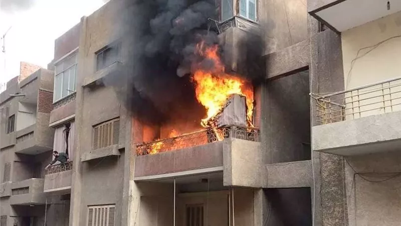 إصابة شخصًا في حريق شقة سكنية ببولاق الدكرور