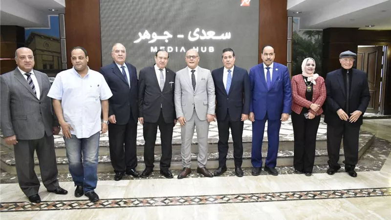 رئيس جامعة سوهاج يشارك في حفل إفطار المحبة والإخاء بنادي القضاة