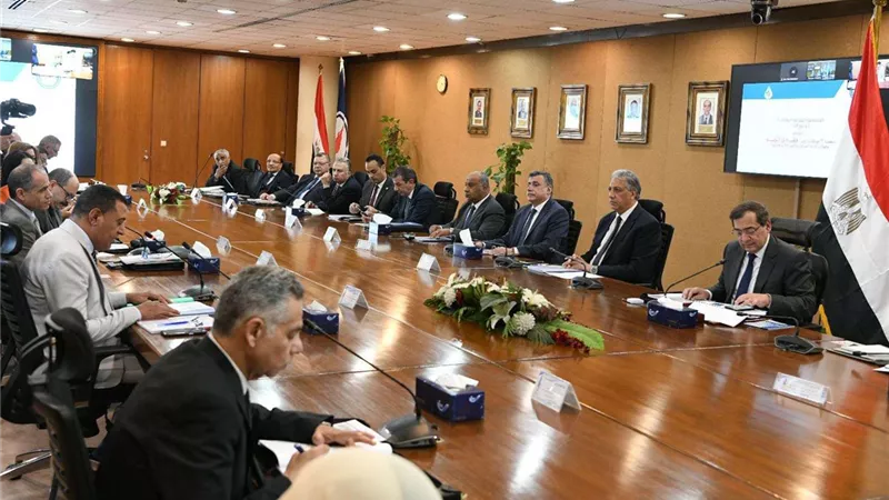 البترول: تنفيذ 12 محطة وقود جديدة و7 آخرين لتموين الغاز
