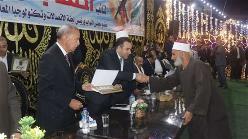 محافظ القليوبية يكرم