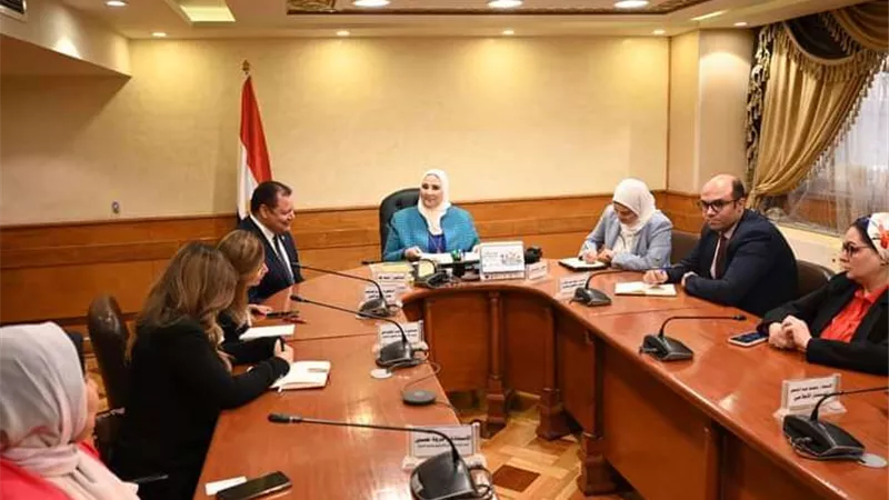 وزيرة التضامن الاجتماعي تلتقي رئيس الهيئة العامة للاعتماد والرقابة الصحية