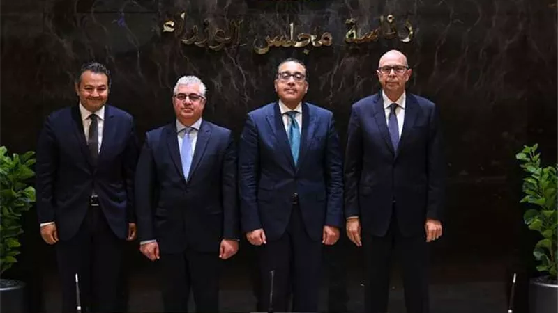 رئيس الوزراء يشهد توقيع اتفاقية إطارية بشأن إقامة مصنع 