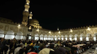 قُرّاء الجامع الأزهر يمتعون الأسماع والأفئدة بأربع قراءات في صلاتي العشاء والتراويح