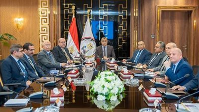 وزير الدولة للإنتاج الحربي يبحث سبل تطوير صناعة العدادات