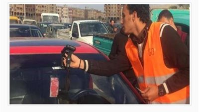 تحرير 1344 مخالفة عدم تركيب الملصق الإلكترونى ورفع 32 سيارة متهالكة