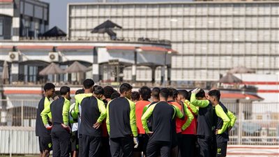لاعبو الزمالك يشيعون جثمان محمد مدحت المعد البدني من مسجد الشرطة