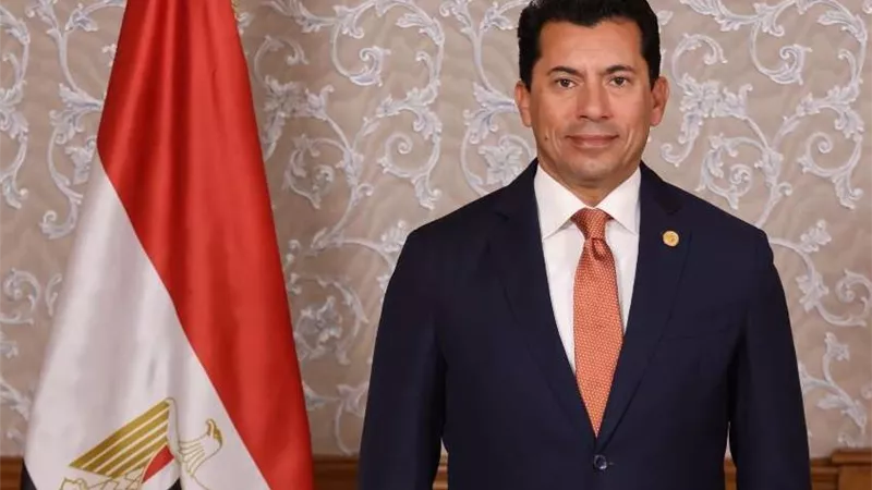 الأهلي يوجه الدعوة لوزير الشباب والرياضة لحضور افتتاح بطولة إفريقيا للطائرة