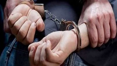 التحقيق مع سائق لإلقائه مخلفات بناء بطريق السويس القاهرة