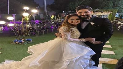 أسامة العربي يهنئ العروسين أحمد عماد وعلياء طارق بمناسبة حفل زفافهما